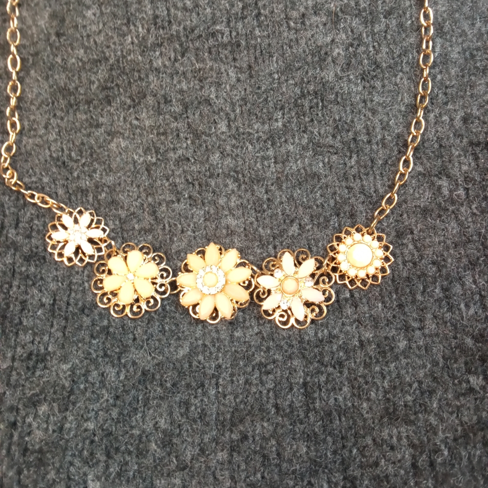 Elegant Floral Gold Necklace